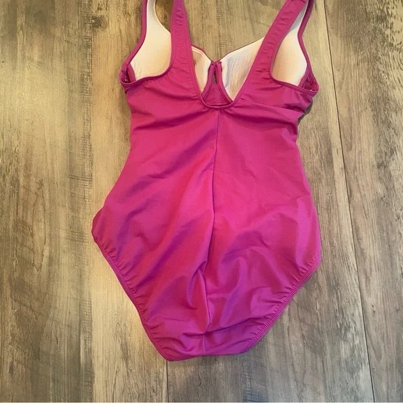 Lands’ End • Cranberry Underwire Bust One Piece Swimsuit • Size 6 • Like new! - Picture 4 of 6